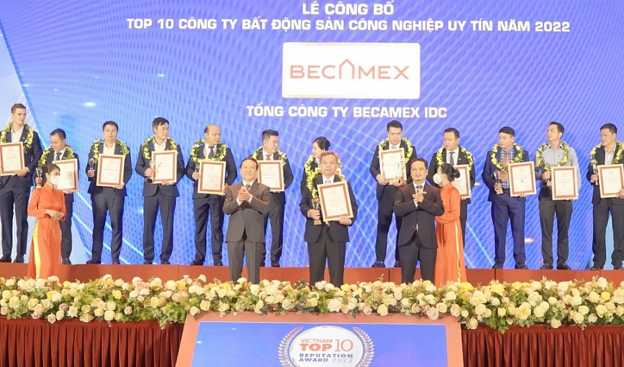 BECAMEX IDC LIÊN TIẾP 2 NĂM ĐẠT DANH HIỆU CÔNG TY BẤT ĐỘNG SẢN CÔNG NGHIỆP UY TÍN NHẤT VIỆT NAM