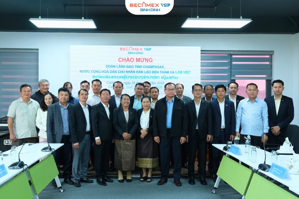 ĐOÀN ĐẠI BIỂU TỈNH CHAMPASAK (CHDCND LÀO) THĂM VÀ LÀM VIỆC TẠI KHU CÔNG NGHIỆP BECAMEX VSIP BÌNH ĐỊNH 2 Becamex Bình Định 20 1 Becamex Bình Định