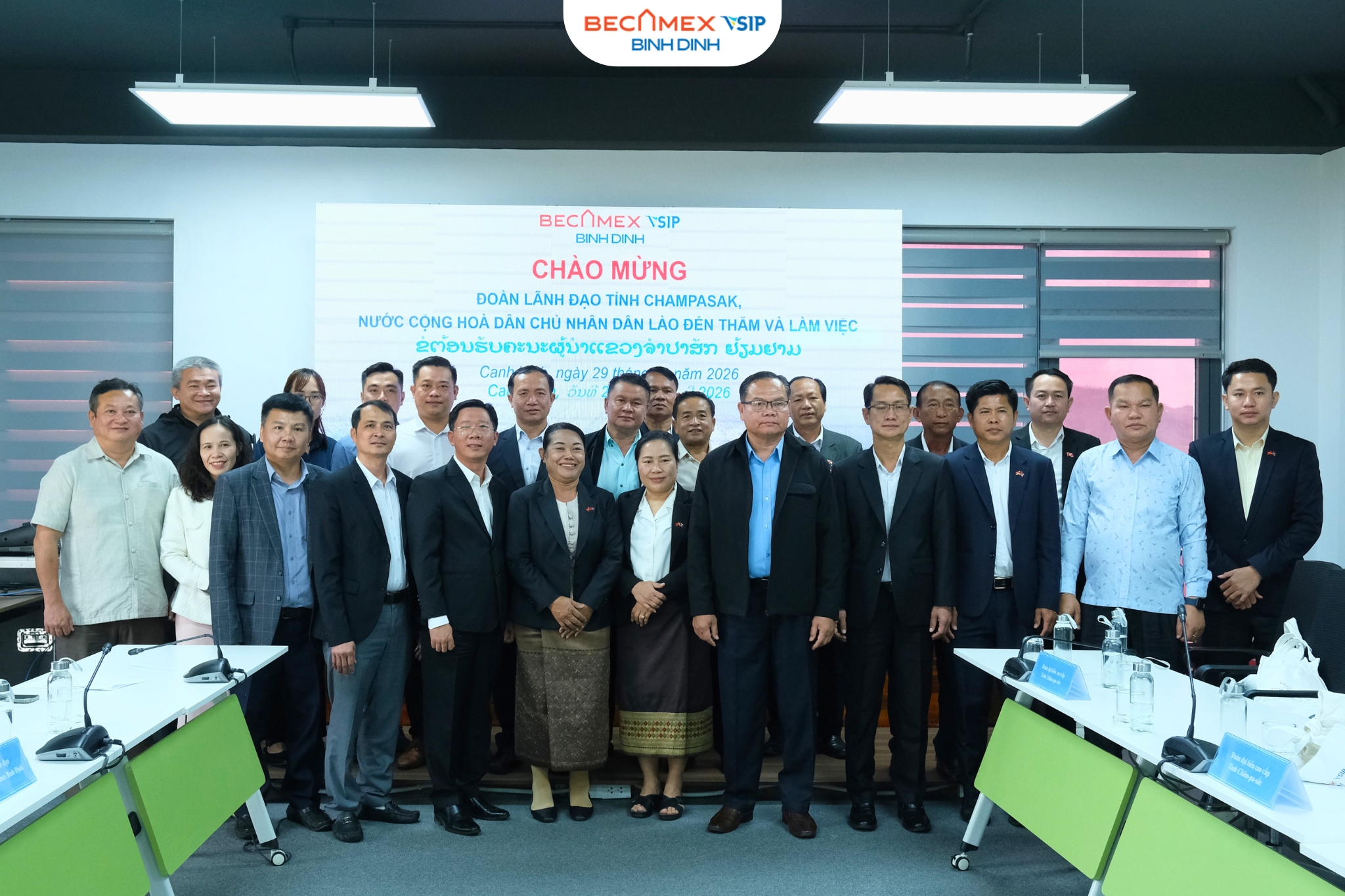 ĐOÀN ĐẠI BIỂU TỈNH CHAMPASAK (CHDCND LÀO) THĂM VÀ LÀM VIỆC TẠI KHU CÔNG NGHIỆP BECAMEX VSIP BÌNH ĐỊNH
